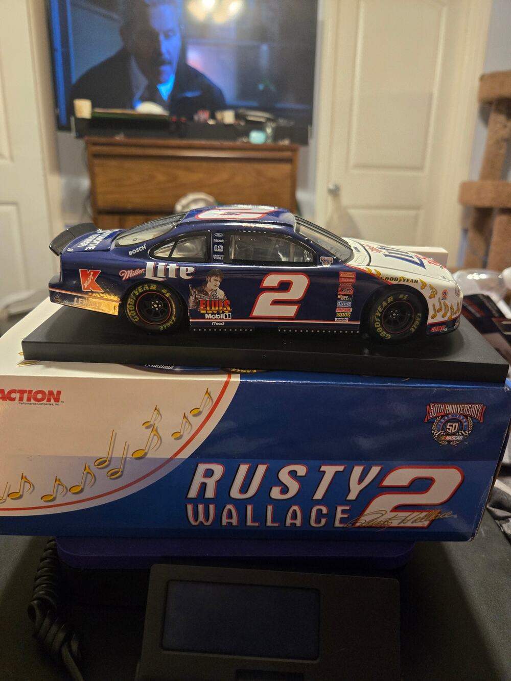 Rusty Wallace #2 Miller Lite Elvis TCB 1998 Ford Taurus 1:24 Action NASCAR